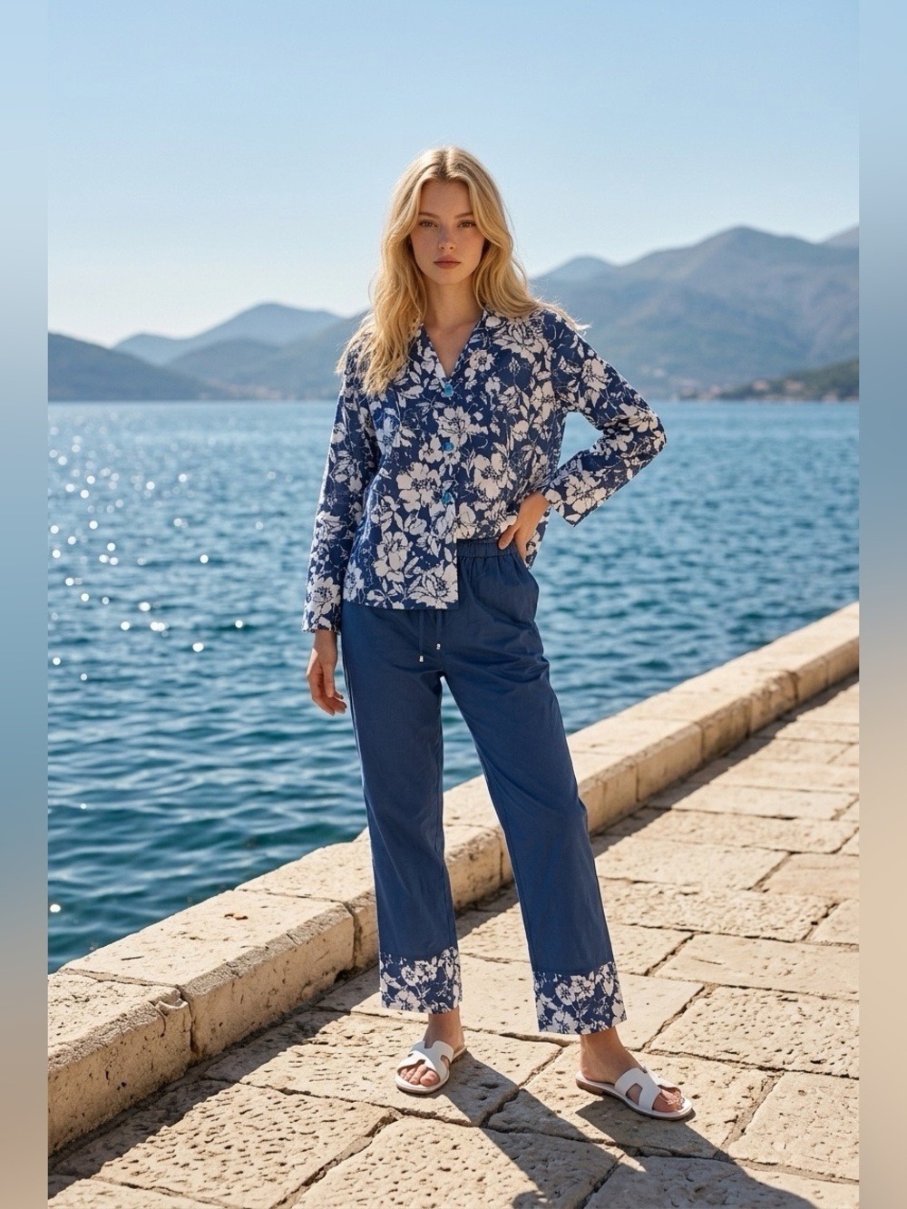 Adorable Two piece Floral Blue/White Capri Pant Suit (8) In time for summer!